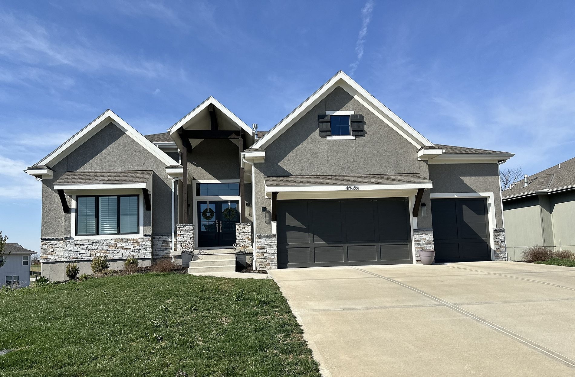 Pyramid Roofing|Shawnee